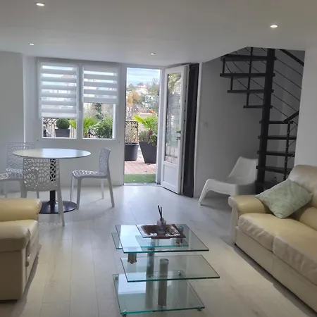 Lägenhet Appt Vue Parc, Avec Terrasse