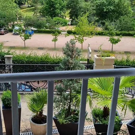 Appt Vue Parc, Avec Terrasse Appartement